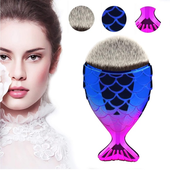 Studio M Pro Fish Tail Foundation Brush - Picture 5 of 5